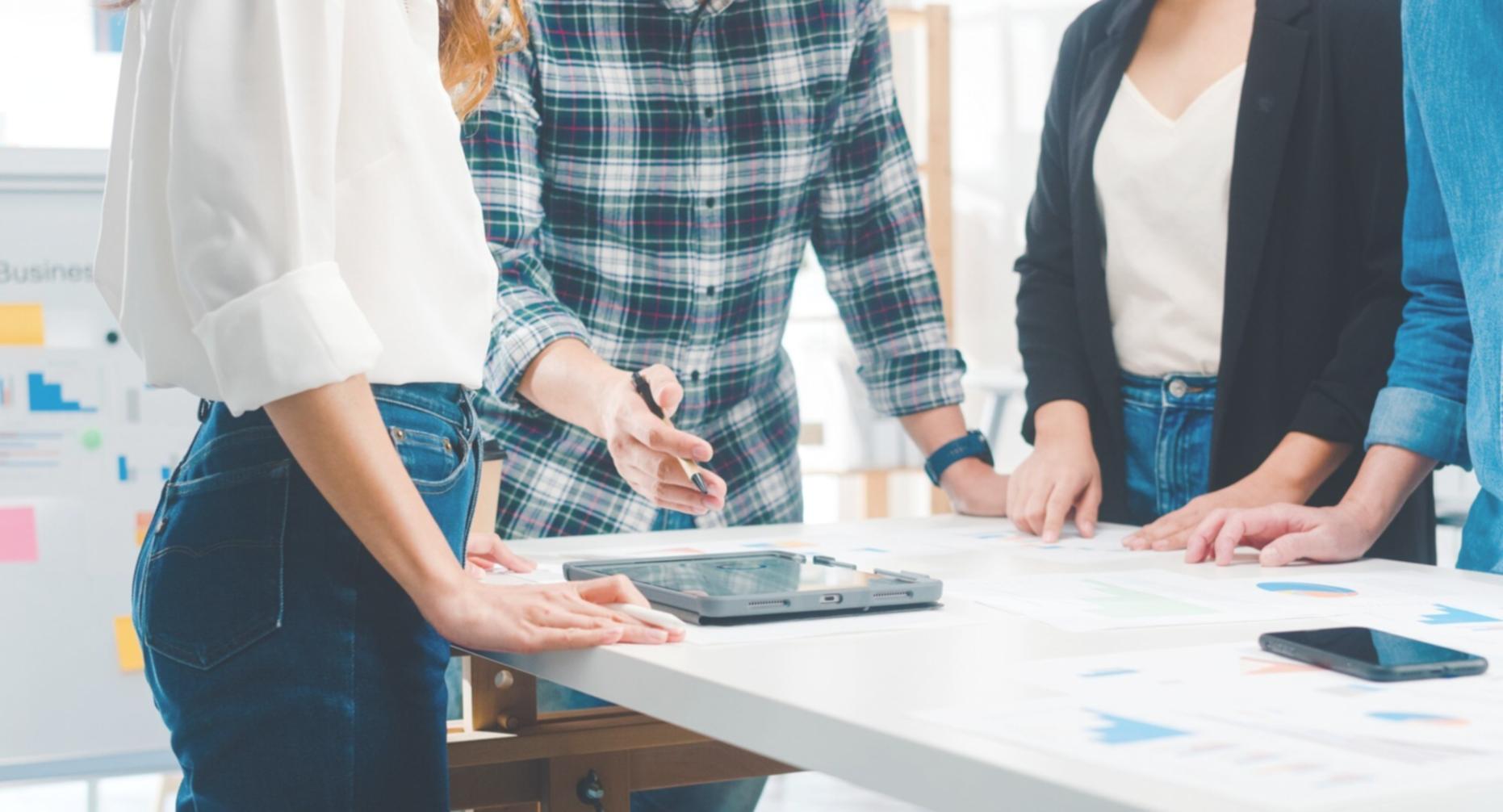 Sesión de formación en negociación financiera con profesionales